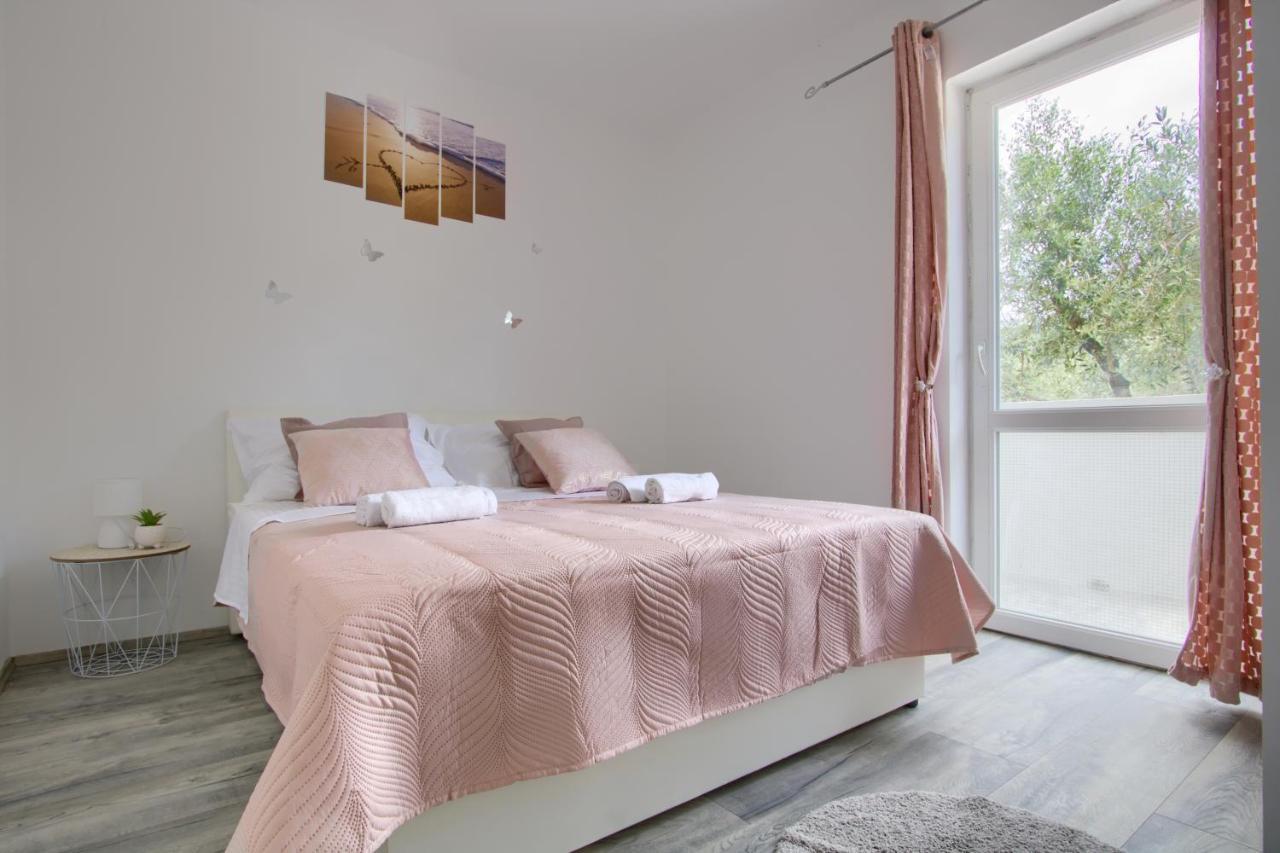 Apartments Villa Mihaela Banj Екстериор снимка