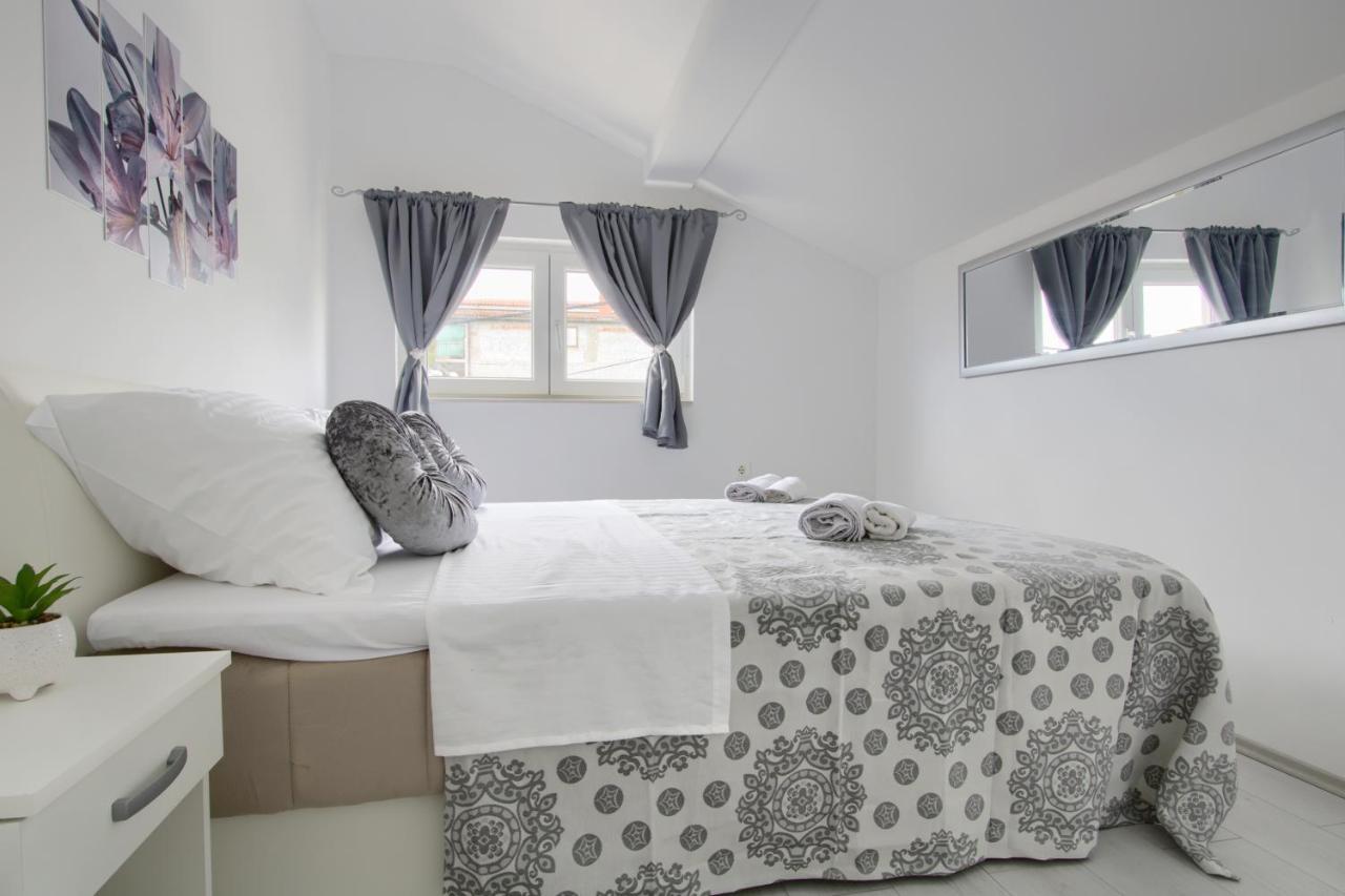 Apartments Villa Mihaela Banj Екстериор снимка